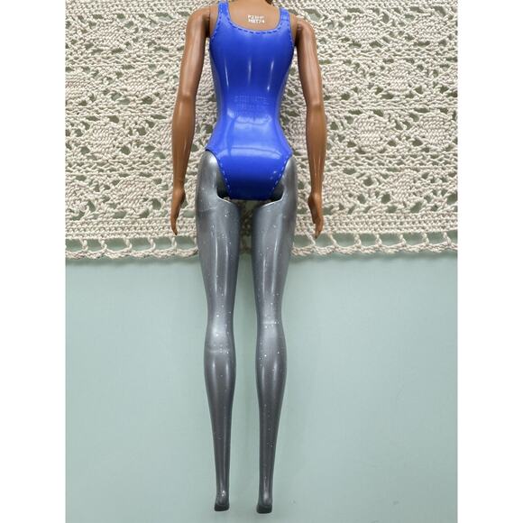 Barbie Color Reveal 2021 Advent Calendar 25 Surprises & Color Reveal Doll Only - Picture 6 of 7